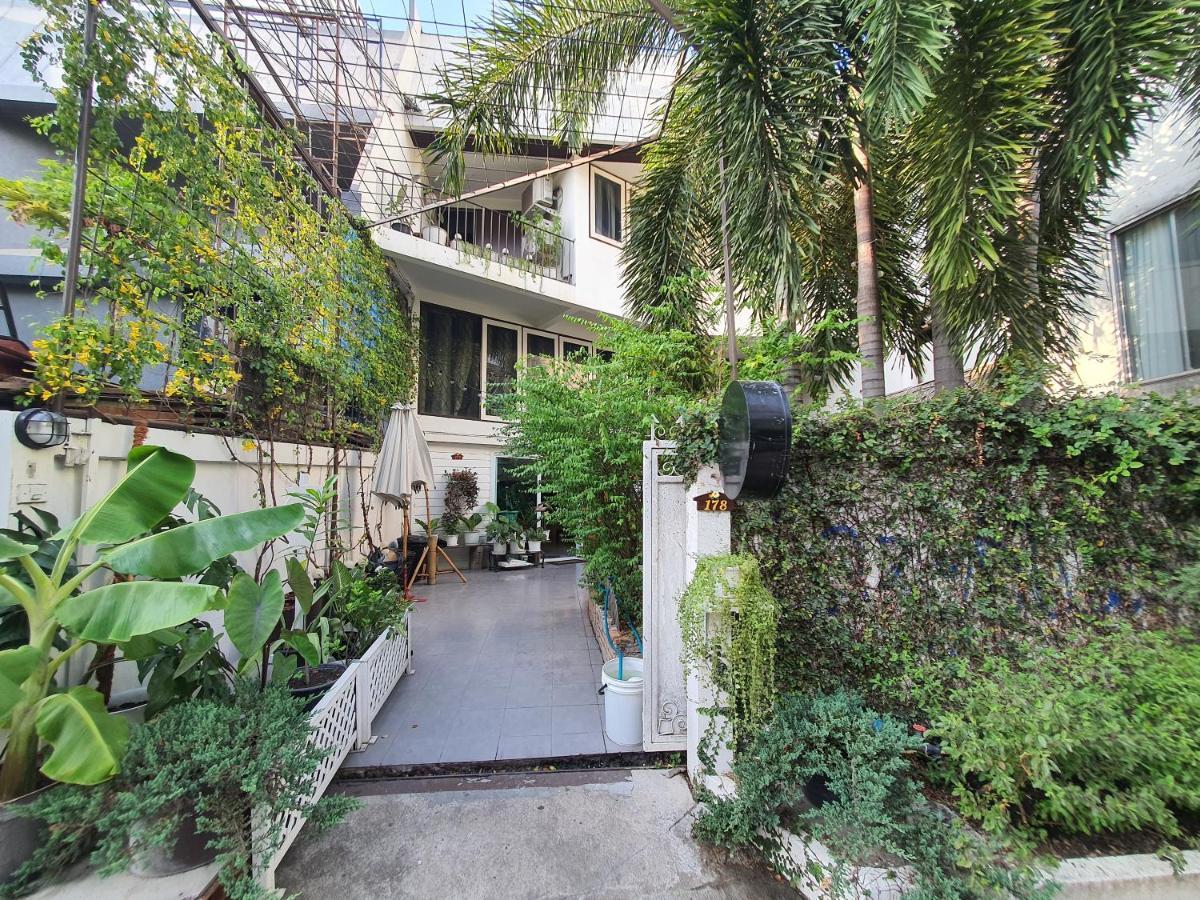 Home16 Sukhumvit16 Bangkok Exteriér fotografie
